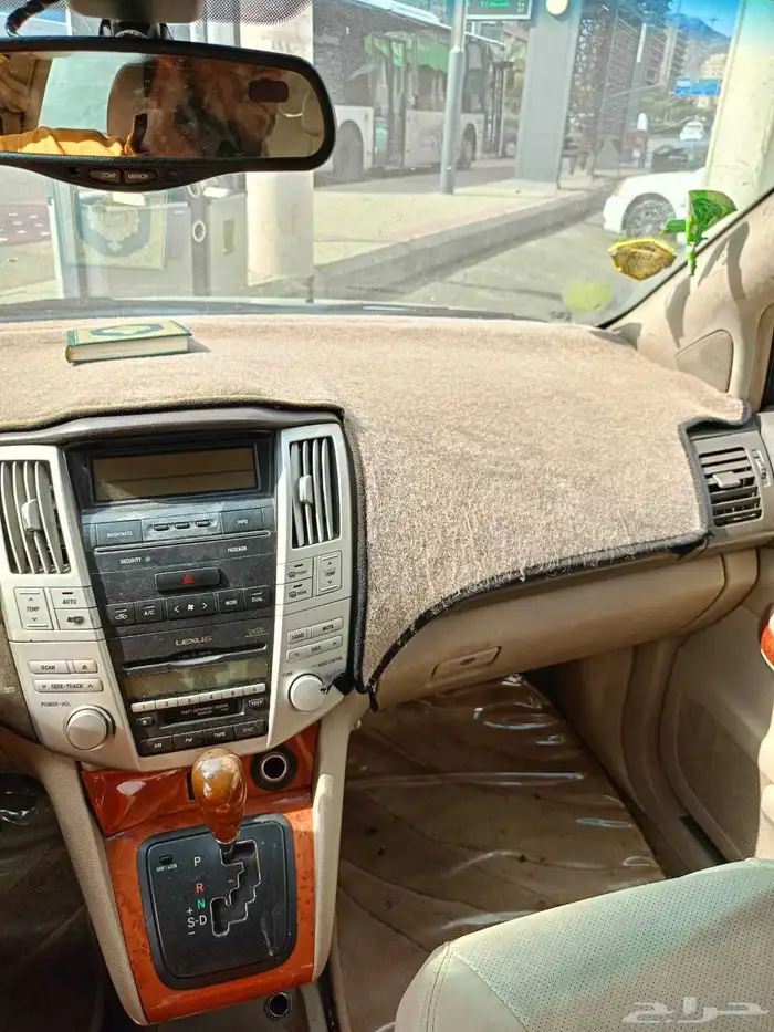 للبيع سيارة لكزس الفئة   أر أكس 330 Lexus RX 330 سنة الصنع 4