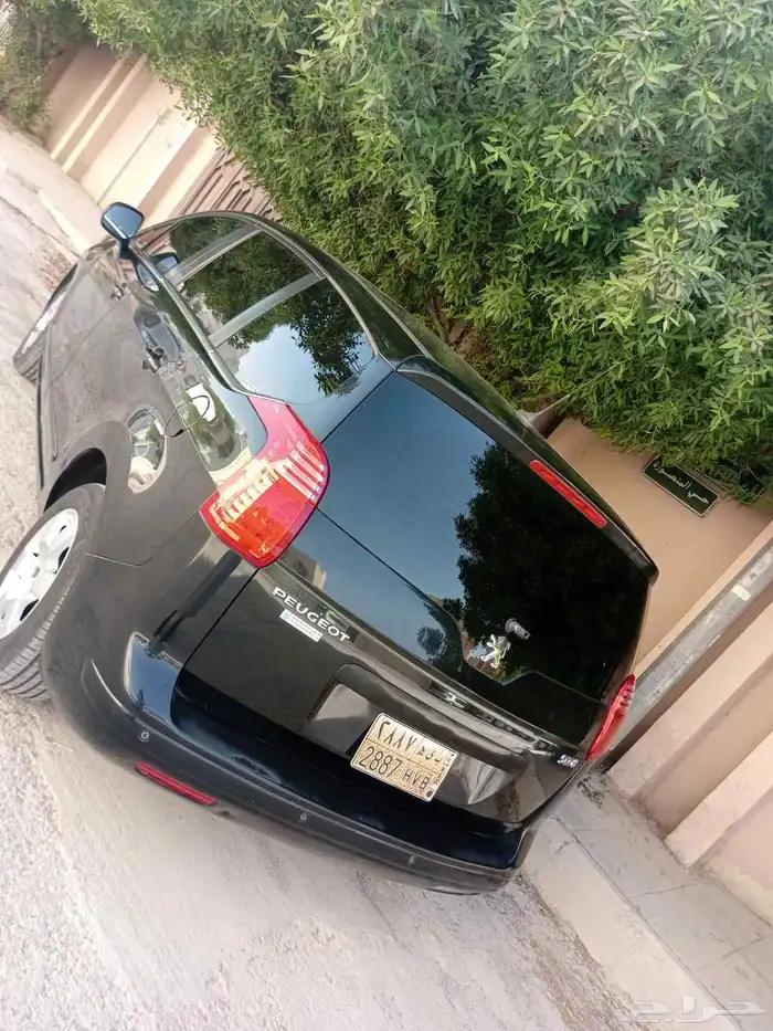 سياره بيجو شبه الجديد 4