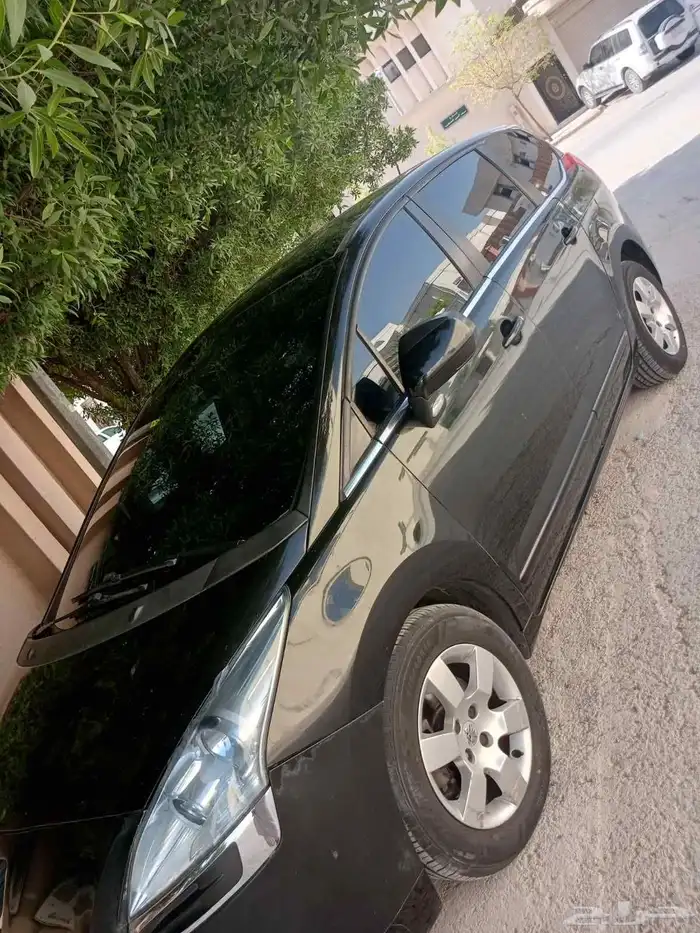 سياره بيجو شبه الجديد 5