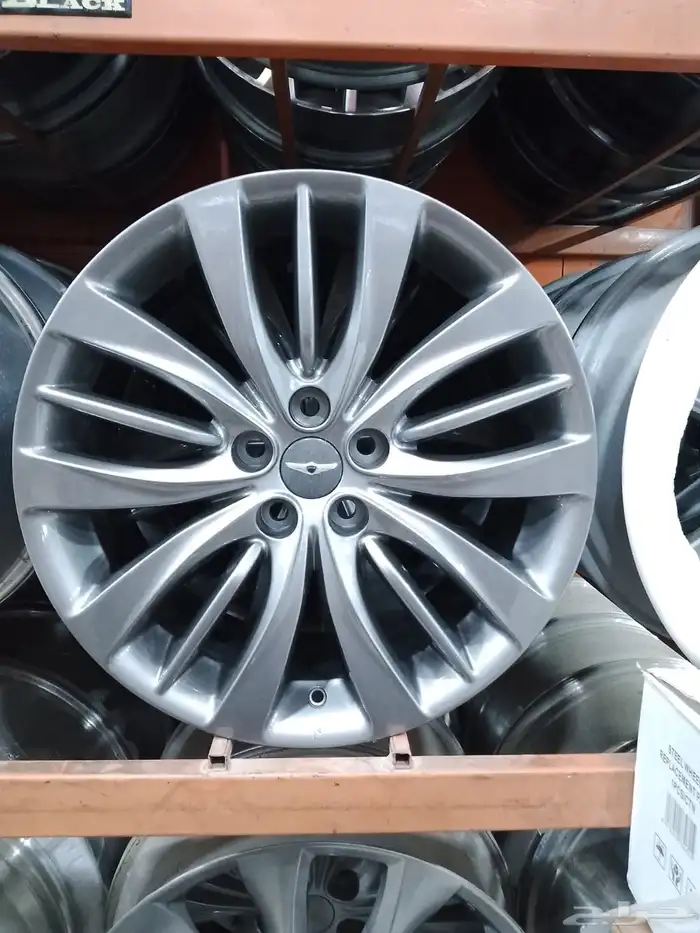 يوجد لدينا جميع انواع الجنوط وجميع مديلات السيارات 35