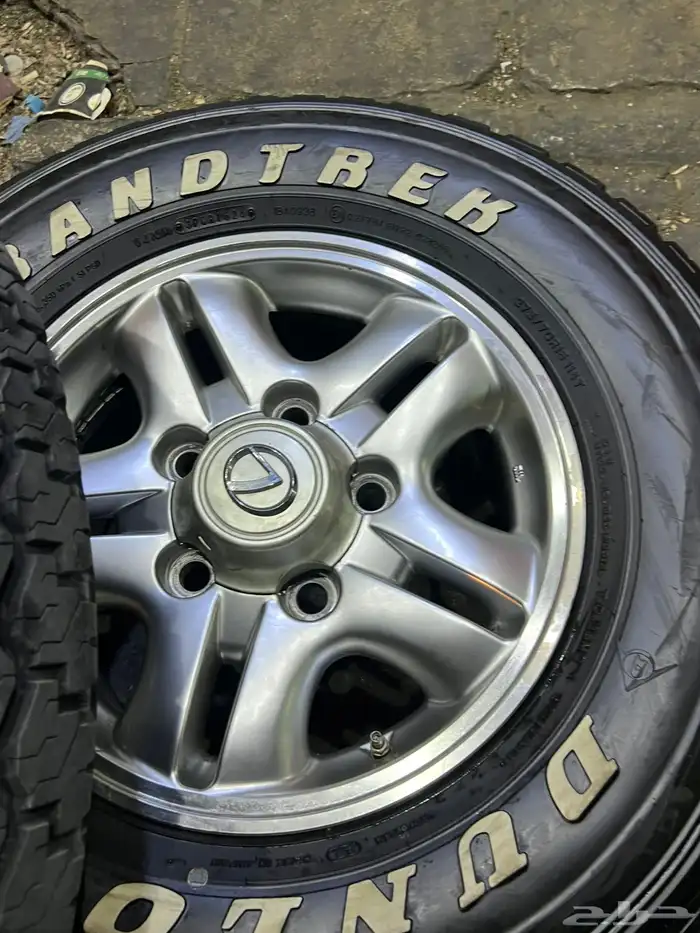 جنوط لكزز جيب لاند شفه نيكل مع كفرات دنلوب 275.70.16 ت23 2