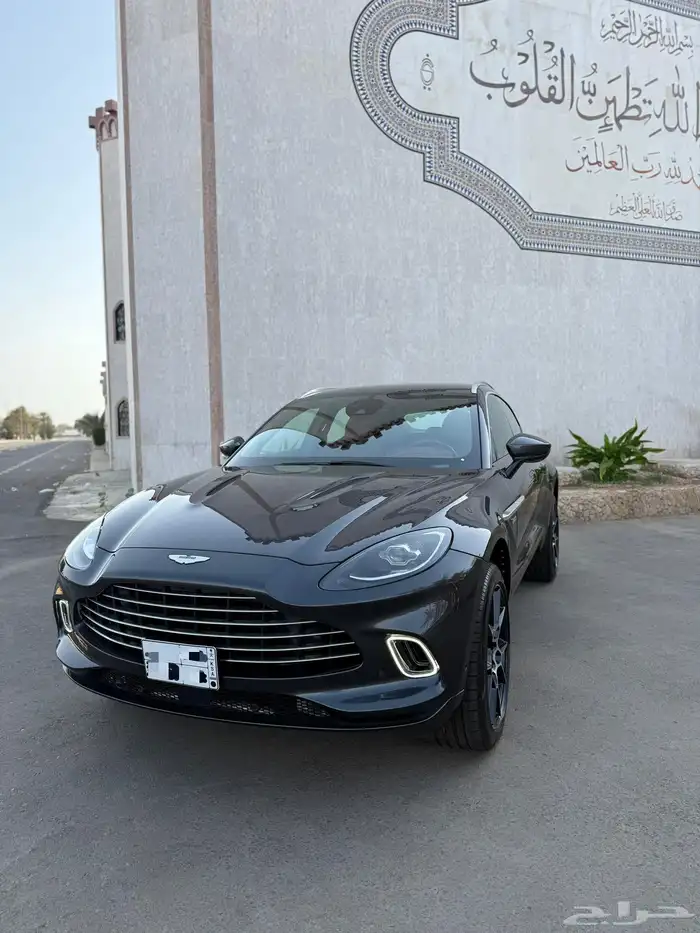 استون مارتن 2021 DBX 0
