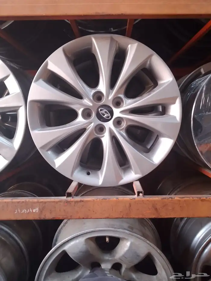 يوجد لدينا جميع انواع الجنوط وجميع مديلات السيارات 26