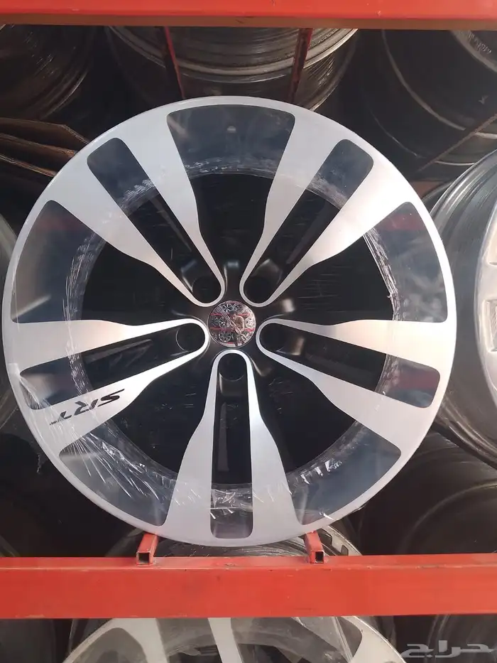 يوجد لدينا جميع انواع الجنوط وجميع مديلات السيارات 55