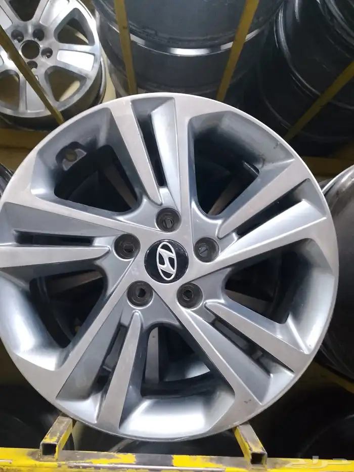 يوجد لدينا جميع انواع الجنوط وجميع مديلات السيارات 54