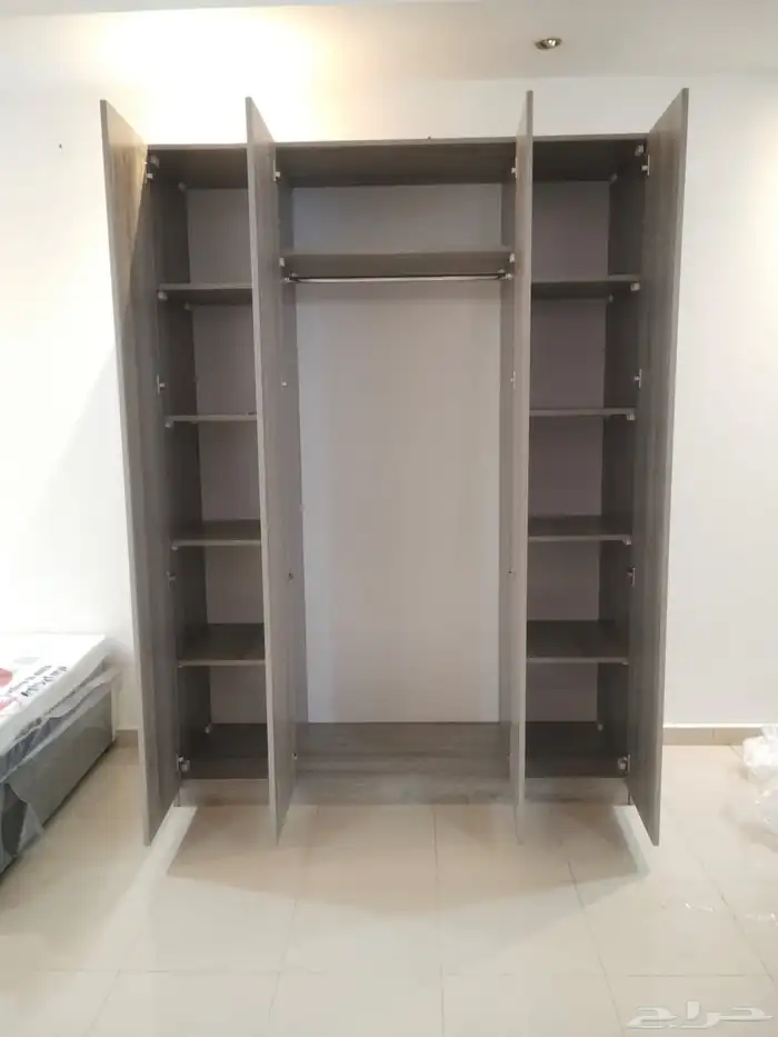 غرفة نوم كاملة  أثاث منزلي  سرير ودولاب وبطانيات 0