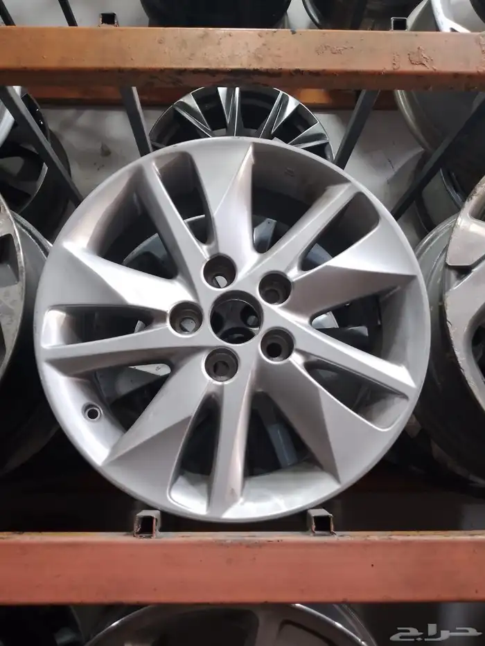 يوجد لدينا جميع انواع الجنوط وجميع مديلات السيارات 24