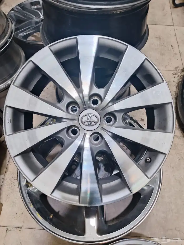 يوجد لدينا جميع انواع الجنوط وجميع مديلات السيارات 4