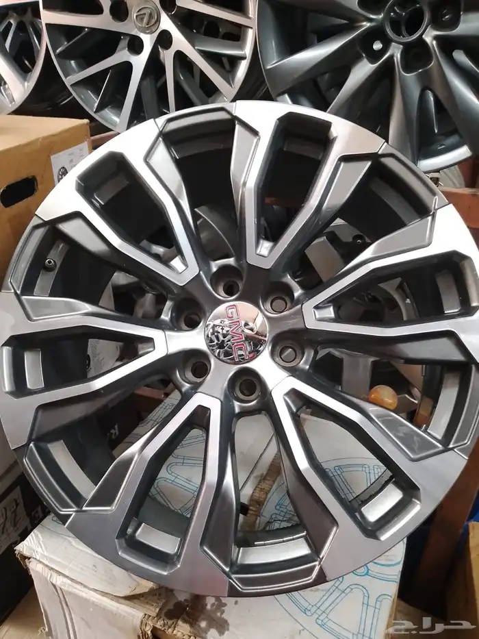 يوجد لدينا جميع انواع الجنوط وجميع مديلات السيارات 27