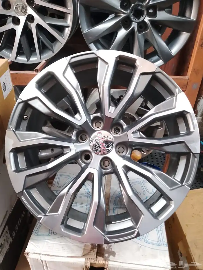 يوجد لدينا جميع انواع الجنوط وجميع مديلات السيارات 46