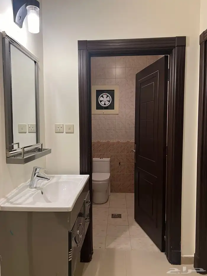 للإيجار دور أول مدخل مستقل الرياض حي الياسمين 64.000 2