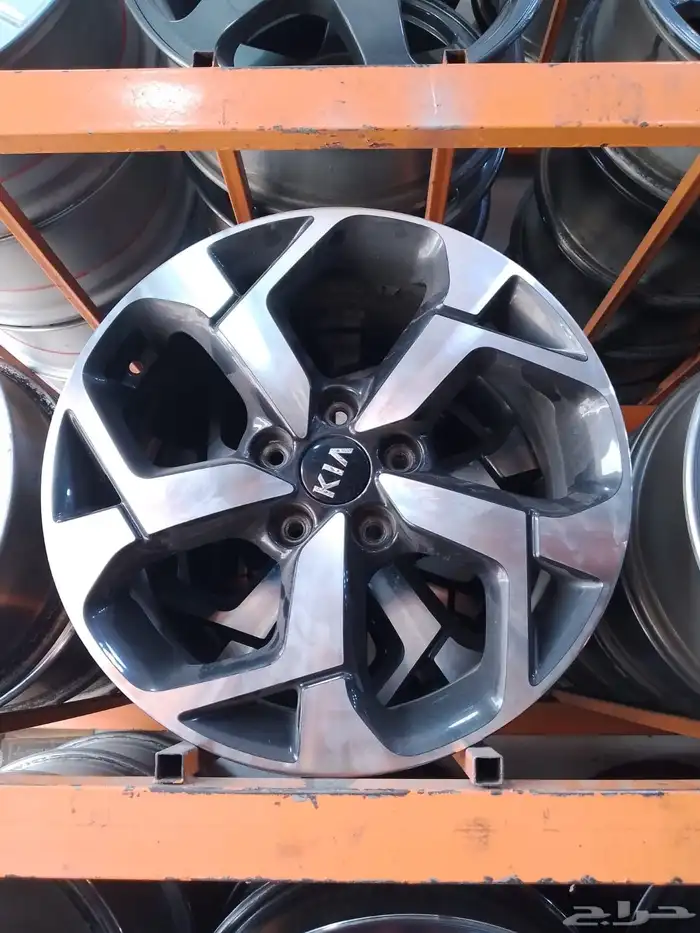 يوجد لدينا جميع انواع الجنوط وجميع مديلات السيارات 18