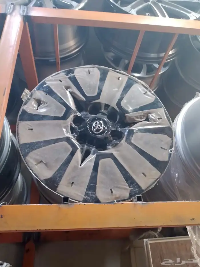 يوجد لدينا جميع انواع الجنوط وجميع مديلات السيارات 25