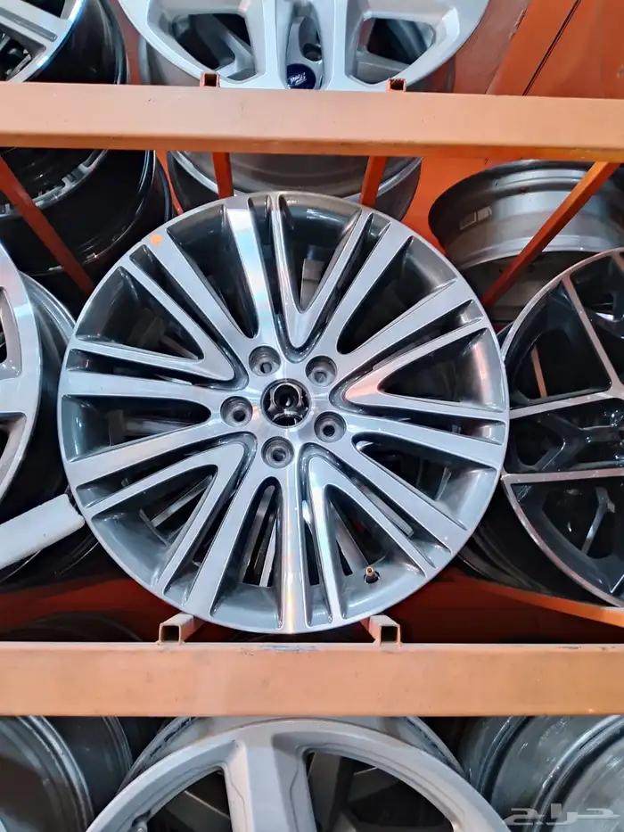 يوجد لدينا جميع انواع الجنوط وجميع مديلات السيارات 9