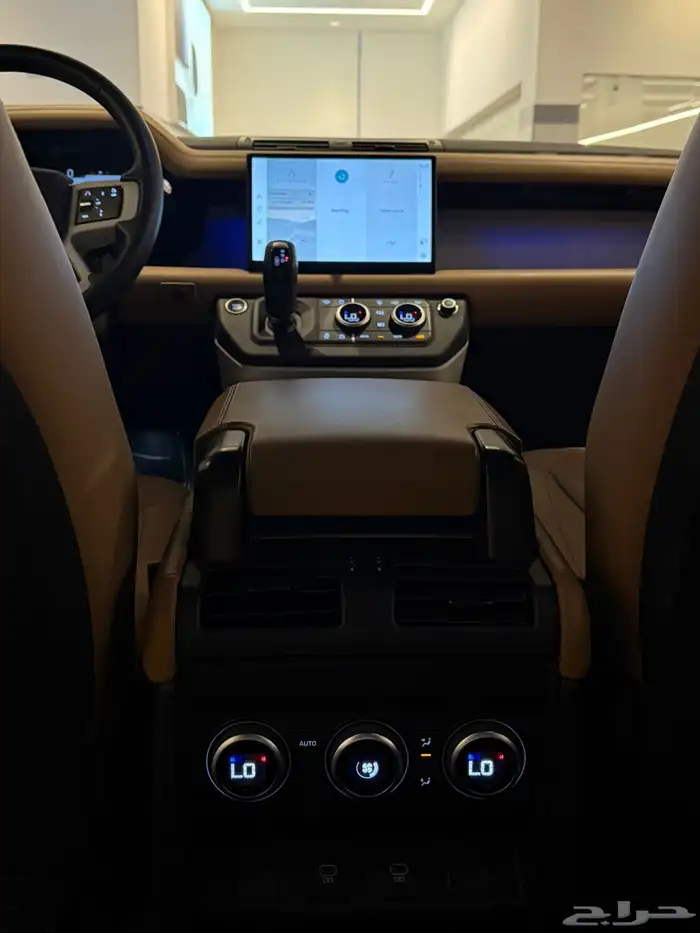 ديفندر للايجار 10