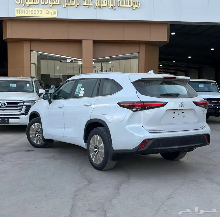 تويوتا هيلندر GLE 2025 3