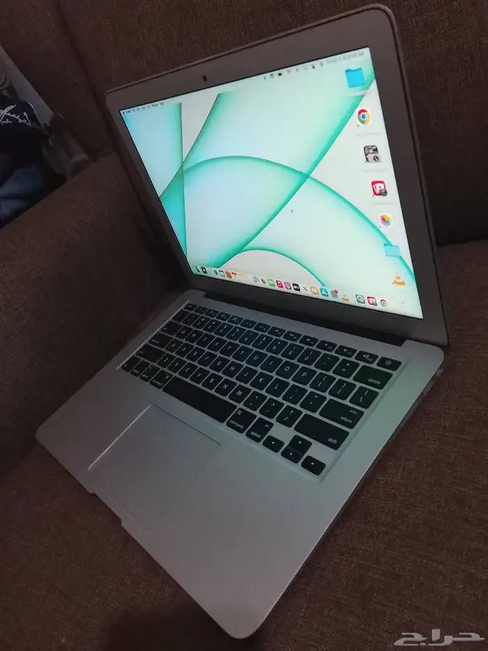 MacBook Air with Core i5 8GB RAM and 256GB SSD 2