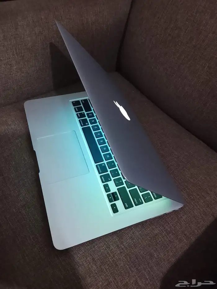 MacBook Air with Core i5 8GB RAM and 256GB SSD 5