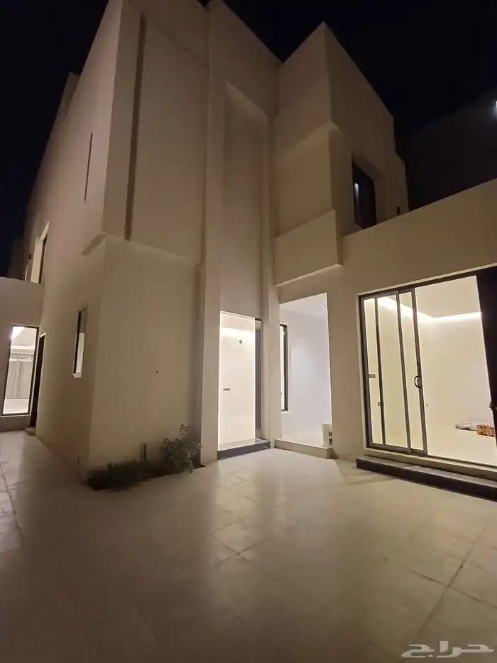 للبيع فيلا مرهونه درج داخلي حي الرمال مسك 0