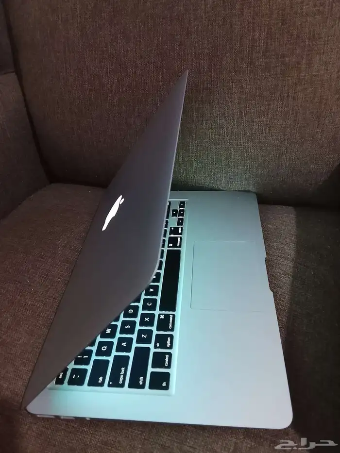 MacBook Air with Core i5 8GB RAM and 256GB SSD 3