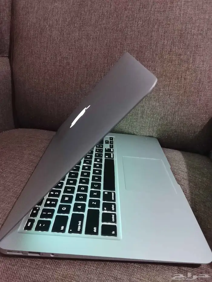 MacBook Air with Core i5 8GB RAM and 256GB SSD 4