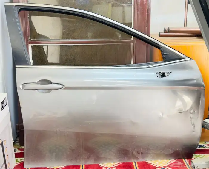 للبيع باب كامري يمين مع جميع ديكوراته ماعدا المرايه 0