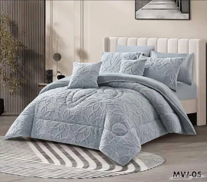 مفرش مخمل محفور بتصميم أنيق 4