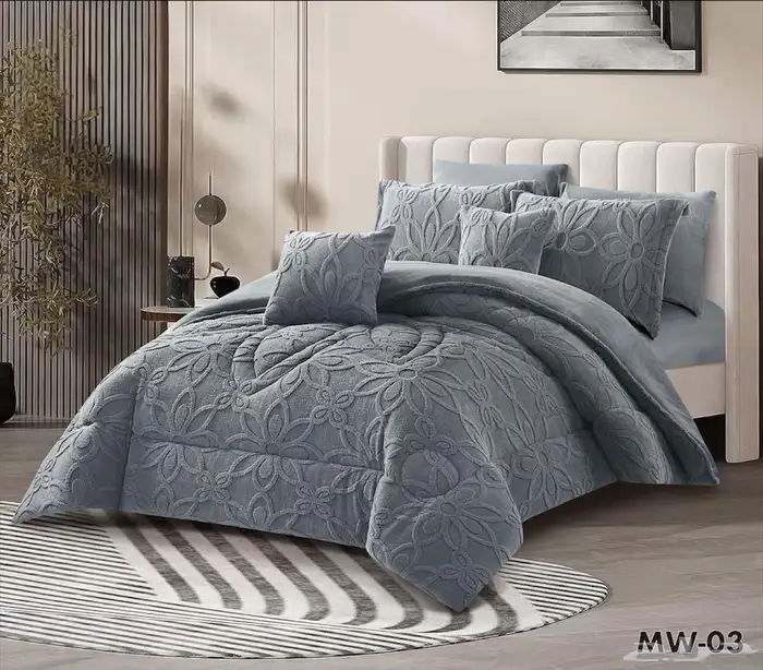 مفرش مخمل محفور بتصميم أنيق 9