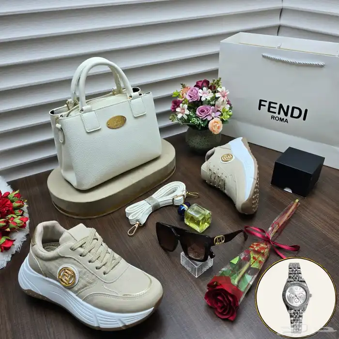 طقم هدايا نسائي من فندي شامل التوصيل والشحن 0