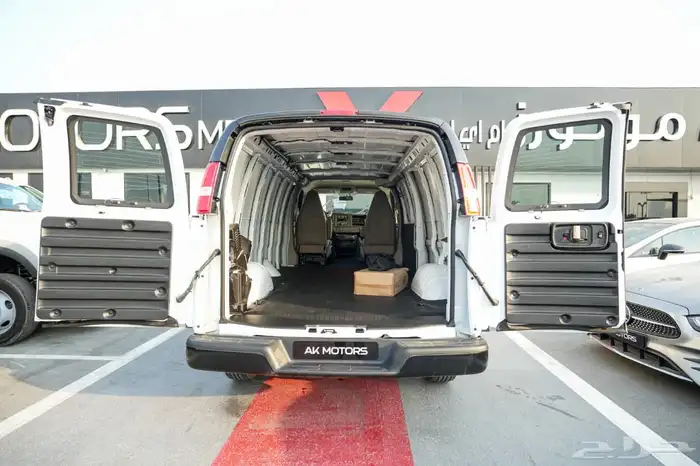 2025 GMC Savana Cargo جديد اصفار 4