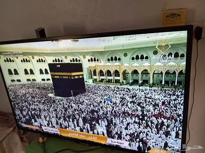 شاشة 42بوصة للبيع نظيفة و لايوجد فيها أي عيب.. عادية.. 0