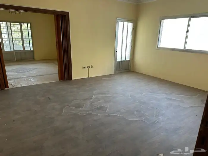 شقة للايجار السنوي موقع مميز حي مشرفة 5