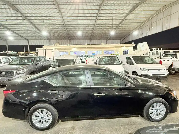 نيسان التيما استندر 2024 اسود ورمادي وازرق 1