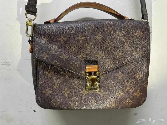 حقيبه يد نسائيه Pochette Metis من شركه Louis Vuit 1