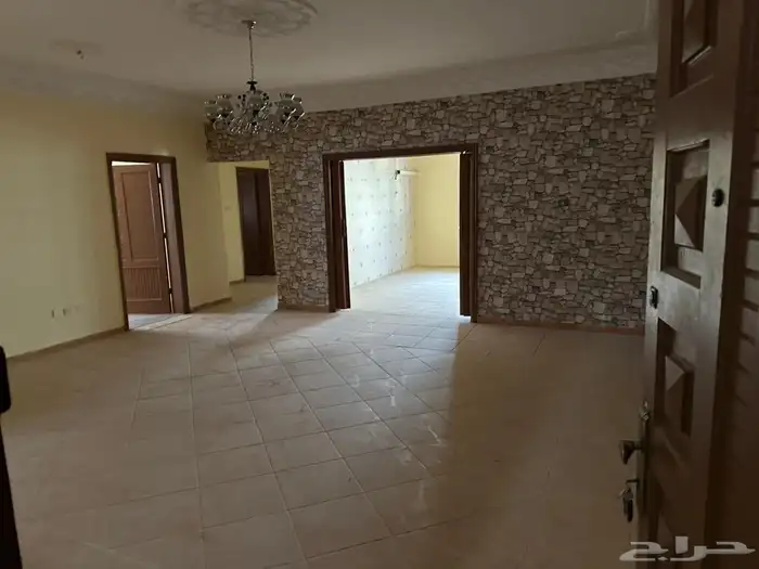 شقة للايجار السنوي موقع مميز حي مشرفة 0