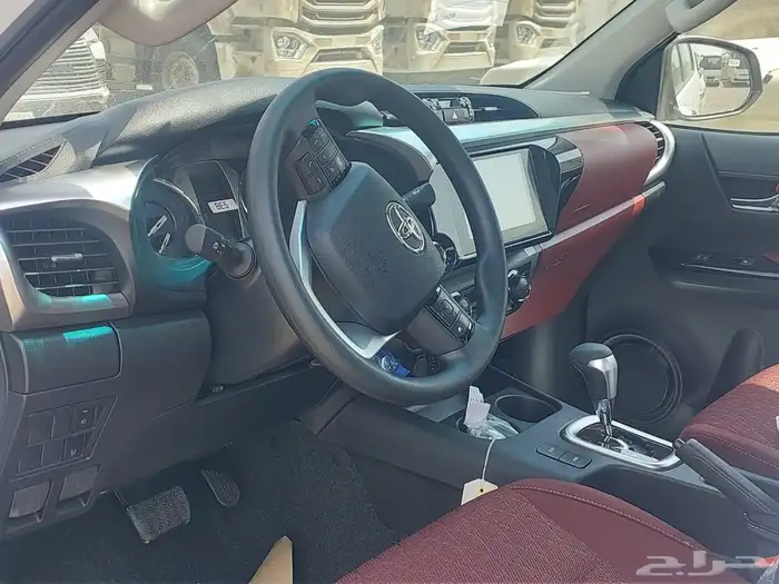 هايلكس سعودي فل بنزين اتوماتيك 2025 7