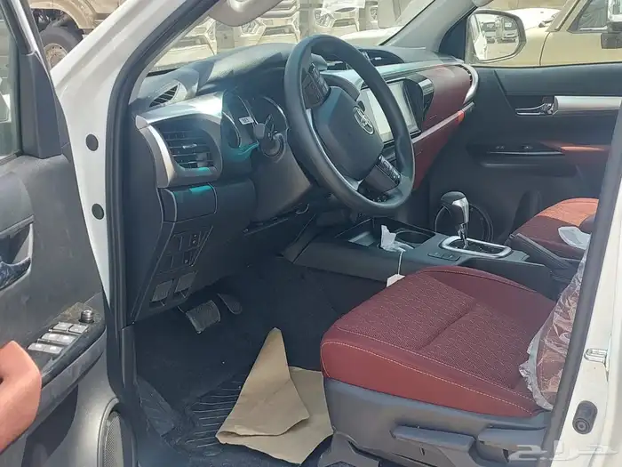 هايلكس سعودي فل بنزين اتوماتيك 2025 4