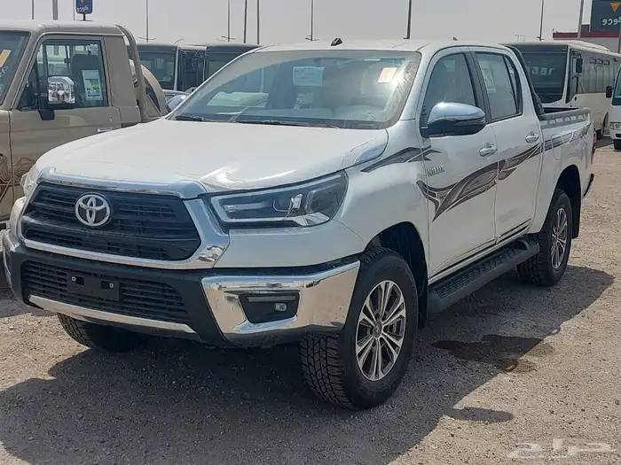 هايلكس سعودي فل بنزين اتوماتيك 2025 3