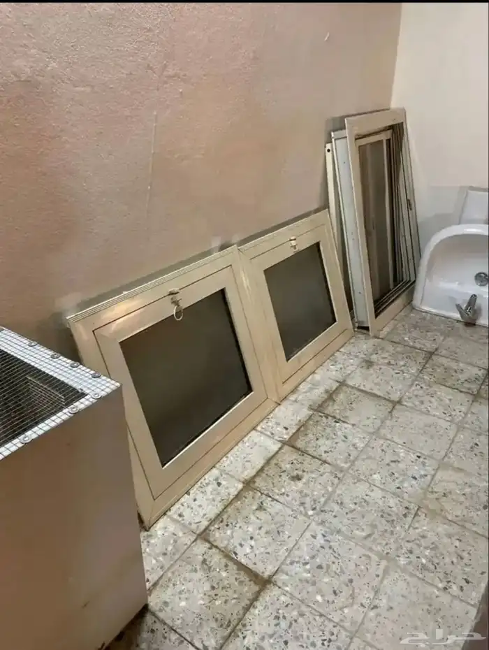 شبابيك مغسلة شباك مكيف طارد حمام 0