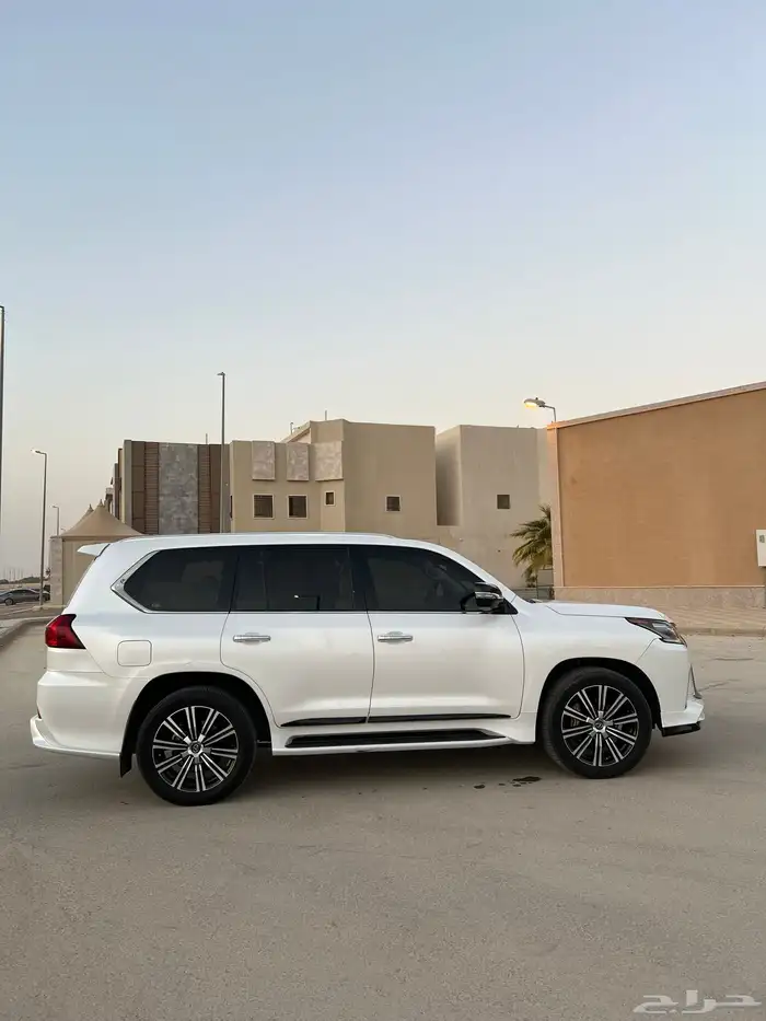 جيب لكزس 2021 سعودي Lx570s DD 5