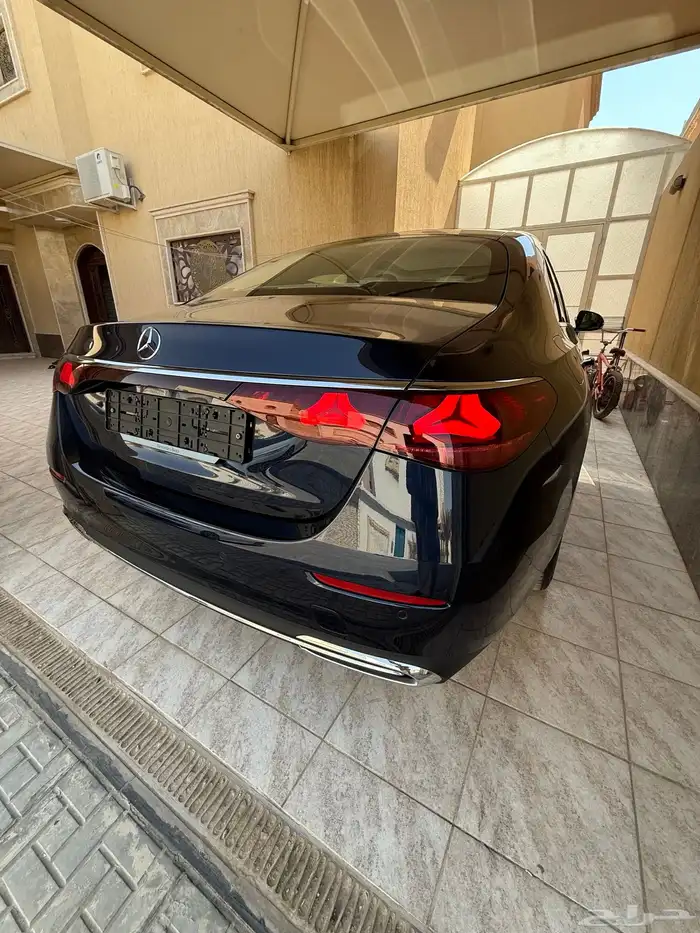مرسيدس 2024 فئة E200 شبه وكالة عداد 9000 كلم فقط 5