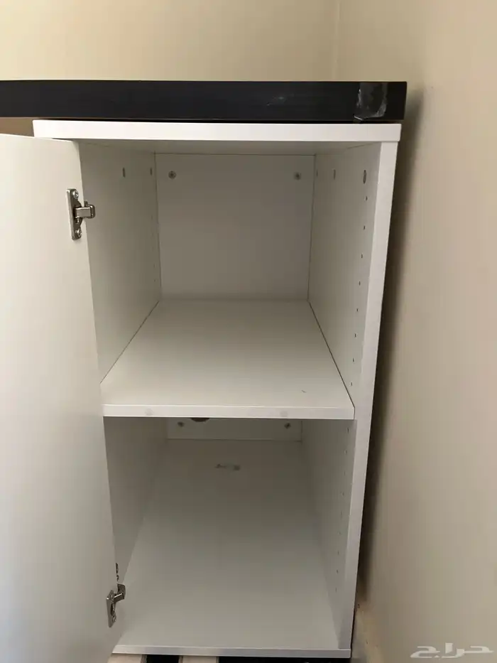 مكتب من إيكيا مع كرسي للبيع نظيف جد ا على سوم 3
