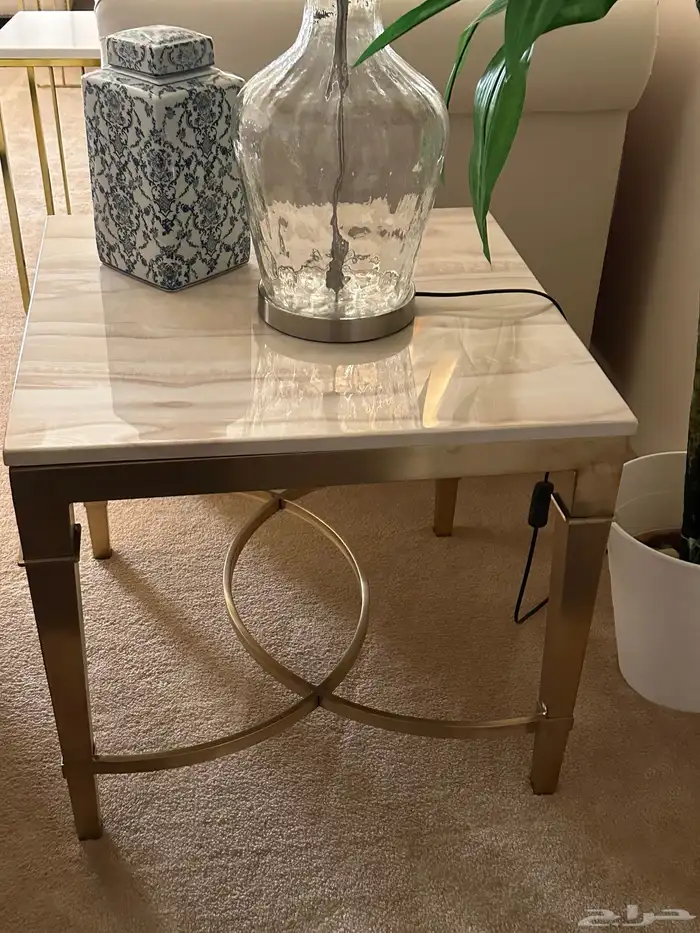 طاولات جديده خاليه من اي خدش وعيوب 0