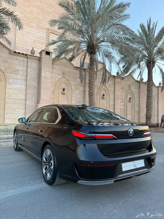 بي ام دبليو 735 ناغي فل كامل سكاي لاونج اسود 2023 بسعر مميز 8