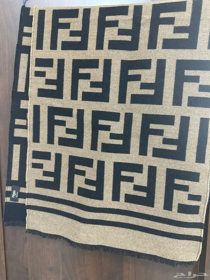 للبيع شال من فندي اصلي 0