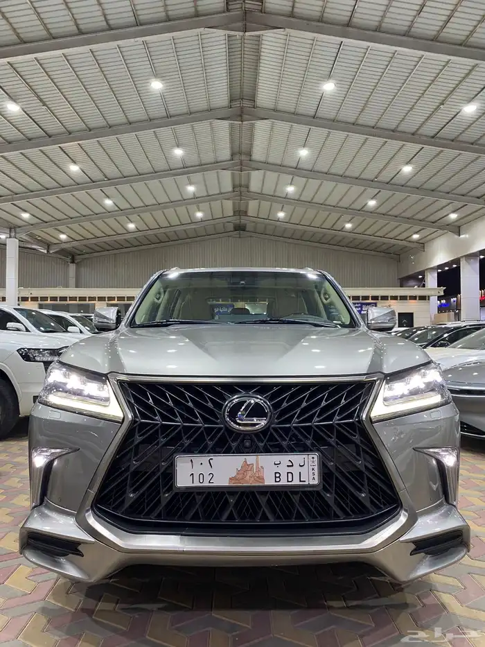لكزس LX 570 المديل 2018 العدد 201 الف 28