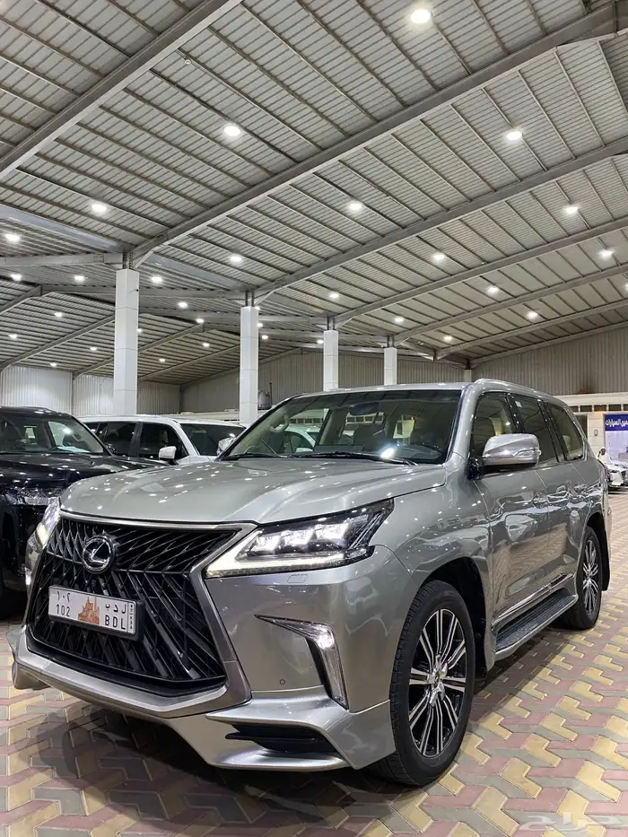 لكزس LX 570 المديل 2018 العدد 201 الف 1