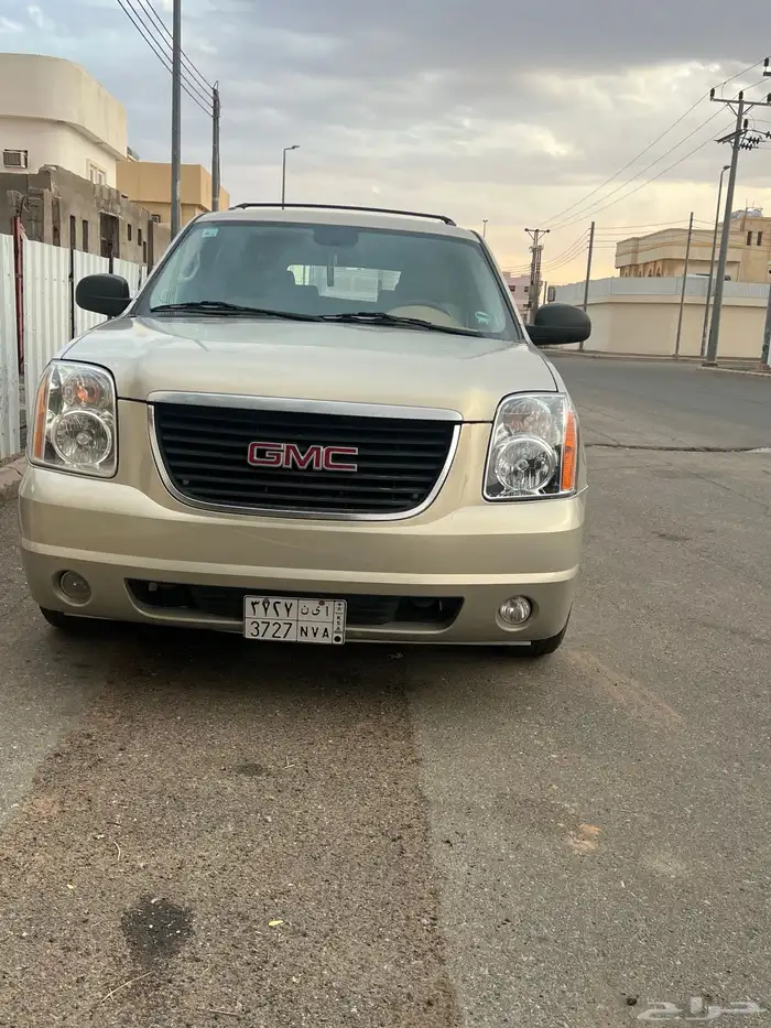 يوكن 2010 طويل ذهبي 3