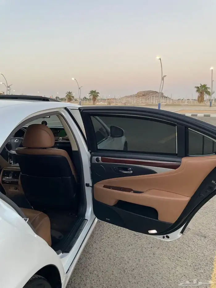 لكزس  LS460 2016 بريمي لارج فل كامل للبيع 21