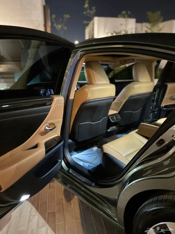 LEXUS ES250 عبداللطيف جميل 15